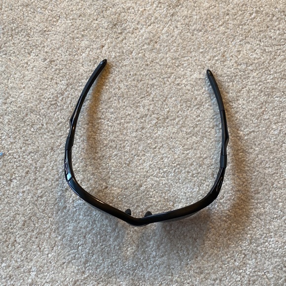 NWOT Oakley Sunglasses with Case - Picture 9 of 11